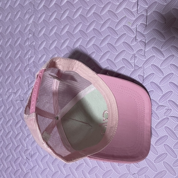 ALO Yoga Light Pink Cap with Logo - Picture 5 of 5